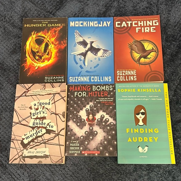 Bundle of Books - Picture 1 of 1